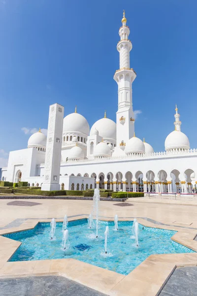 Scheich-Zayed-Moschee, Abu Dhabi, Vereinigte Arabische Emirate. — Stockfoto