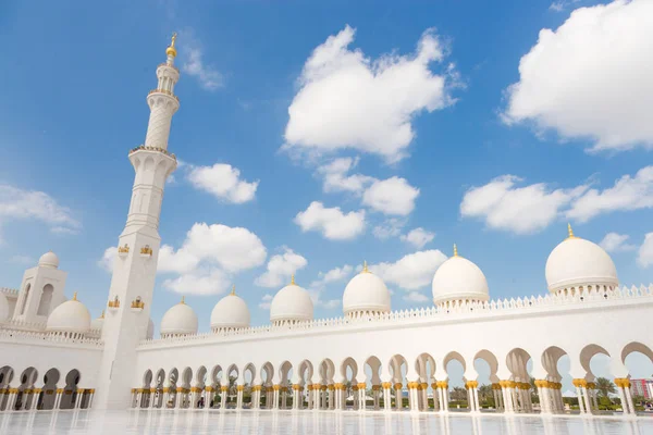 Scheich-Zayed-Moschee, Abu Dhabi, Vereinigte Arabische Emirate. — Stockfoto