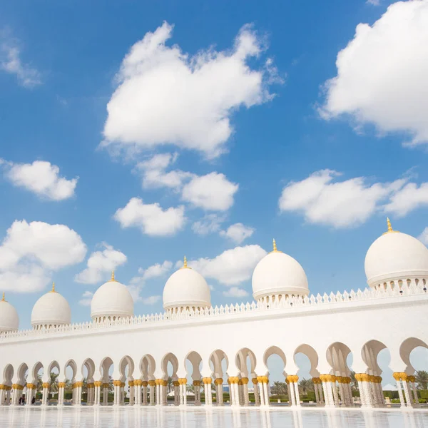 Scheich-Zayed-Moschee, Abu Dhabi, Vereinigte Arabische Emirate. — Stockfoto