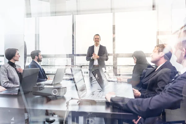 Reunião de escritório da equipe de negócios corporativa. — Fotografia de Stock