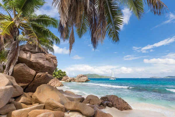 Anse Patates, bild perfekt strand på La Digue Island, Seychellerna. — Stockfoto