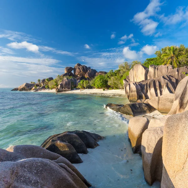 Beautiful Anse Source dArgent tropical beach, La Digue island, Seychelles. — Stok fotoğraf