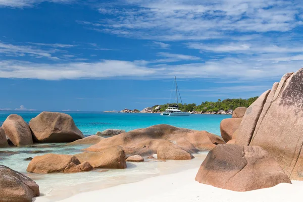 Anse Lazio, immagine spiaggia tropicale perfetta sull'isola di Praslin, Seychelles . — Foto Stock