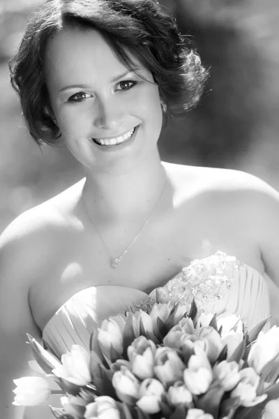 Happy bride with wedding bouquet. — Stock Photo, Image