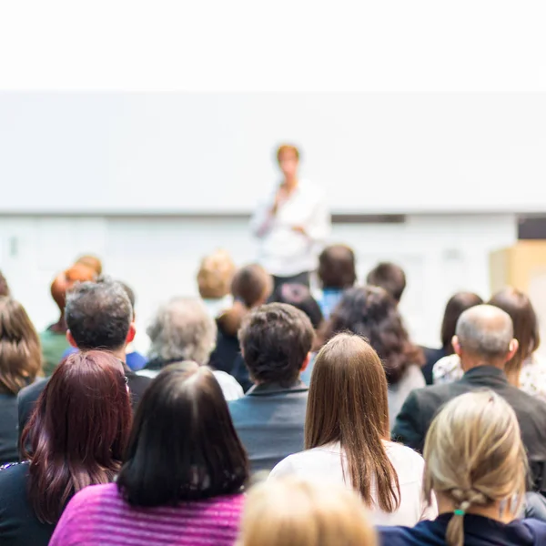 Woman giving presentation in lecture hall at university. — Stock Photo, Image