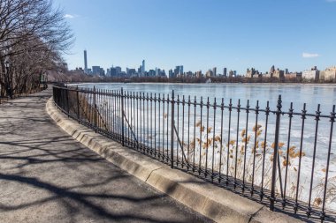 Jacqueline Kennedy Onassis Reservoir ile New York, Central Park.
