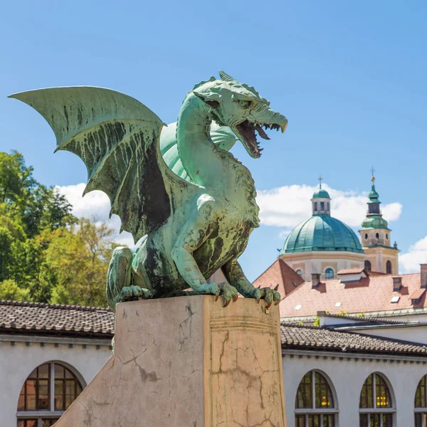Dragon bridge, Liubliana, Eslovénia, Europa . — Fotografia de Stock