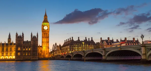 Big Ben a Westminster za soumraku, Londýn, Velká Británie. — Stock fotografie