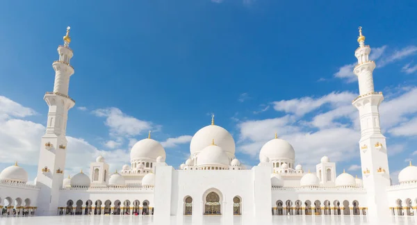 Большая мечеть Шейха Зайеда, Абу-Даби, Объединенные Арабские Эмираты . — стоковое фото