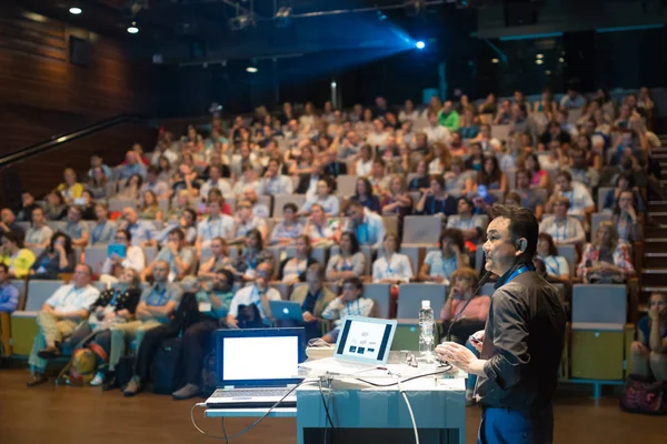 Openbare spreker geeft lezing op Business Event. — Stockfoto