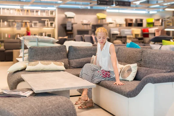Mobilya, koltuk ve ev dekor içinde stok için alışveriş kadın