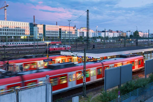 Railway with trains on Hackerbrucke train and S-bahn station in Munich, Germany — Stock Photo, Image