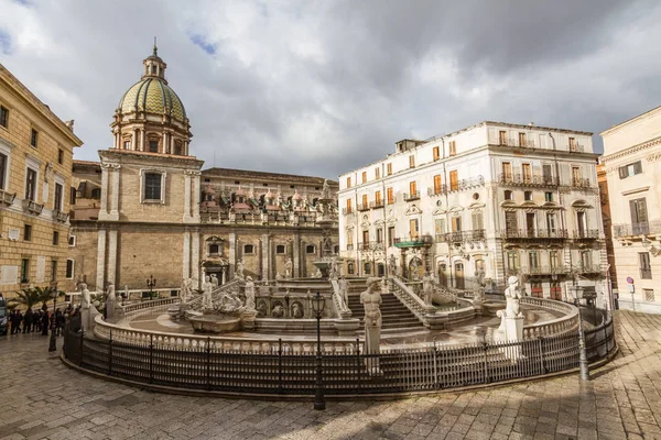 Fontana Pretoria i Palermo, Sicilien, Italien - Stock-foto