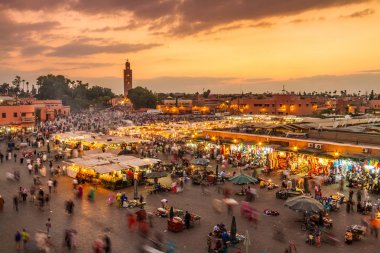 Jamaa el Fna market square günbatımı, Marakeş, Fas, Kuzey Afrika.