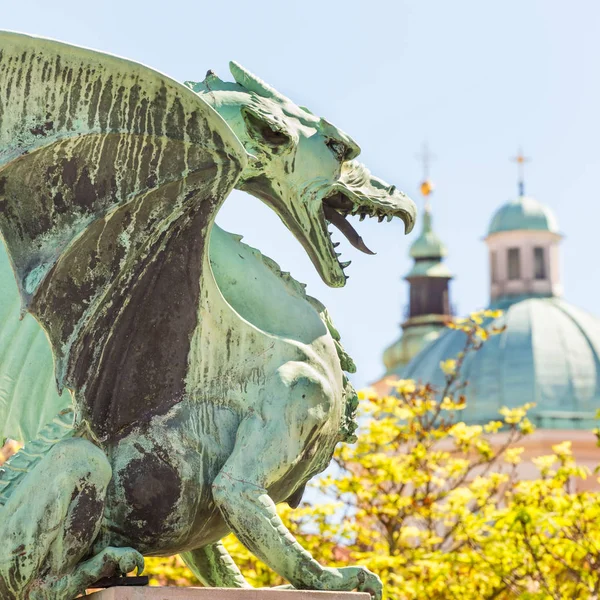 Slavný dračí most, symbol Lublaň, Slovinsko, Evropa. — Stock fotografie