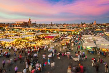 Jamaa el Fna market square günbatımı, Marakeş, Fas, Kuzey Afrika.