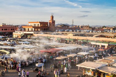 Jamaa el Fna market square günbatımı, Marakeş, Fas, Kuzey Afrika.