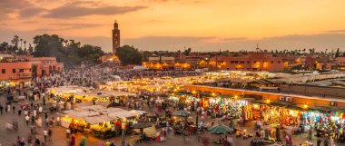 Jamaa el Fna market square günbatımı, Marakeş, Fas, Kuzey Afrika.