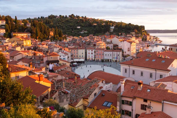 Pittoresca città vecchia slovena Pirano — Foto Stock