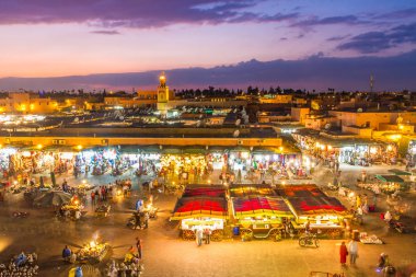 Jamaa el Fna market square günbatımı, Marakeş, Fas, Kuzey Afrika.