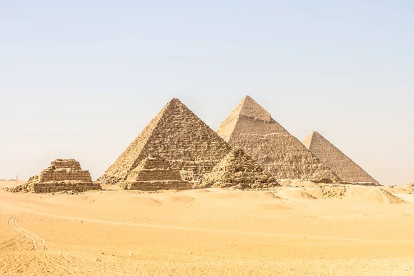 Pirâmides de Giza em Cairo, Egito. — Fotografia de Stock