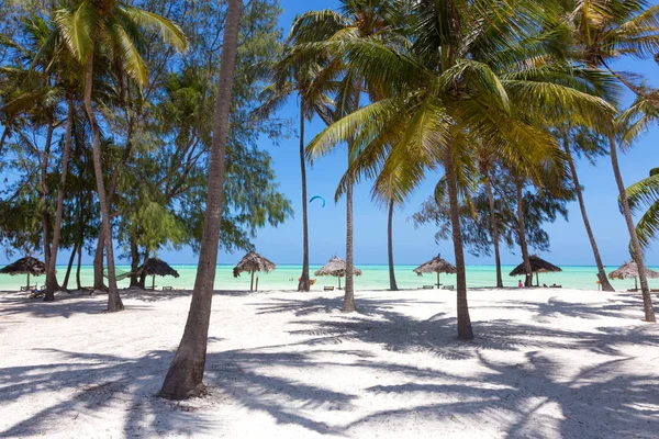 Perfect white sand beach with palm trees, Paje, Zanzibar, Tanzania — Stock Photo, Image