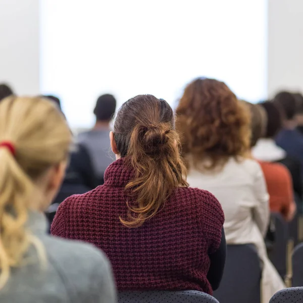 Palestrante na Conferência de Negócios e Apresentação. — Fotografia de Stock