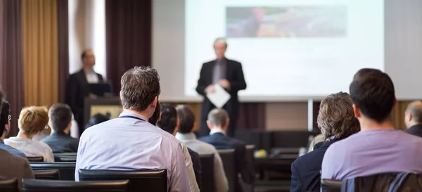 Auditoire dans la salle de conférence. — Photo