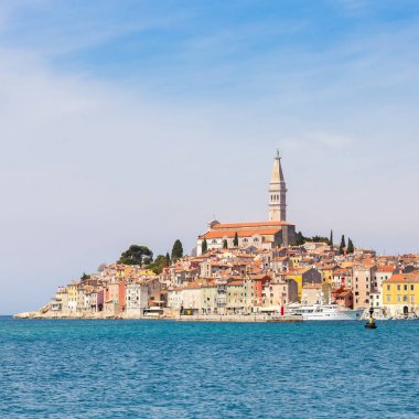 Panoramik kent Rovinj, Hırvatistan üzerinde.