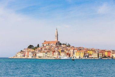 Panoramik kent Rovinj, Hırvatistan üzerinde.