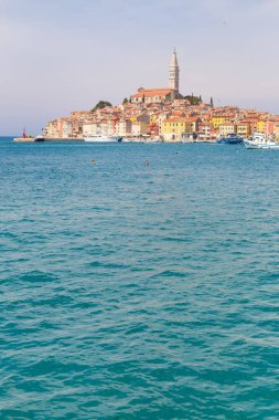 Panoramik kent Rovinj, Hırvatistan üzerinde.