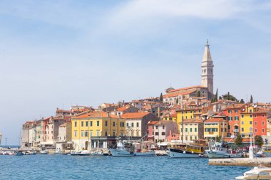 Panoramik kent Rovinj, Hırvatistan üzerinde.