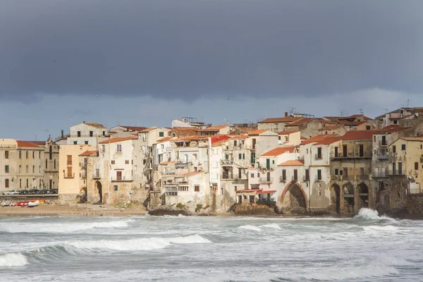 European Coastal travel townof Cefalu in Sicily, Italy. — Stock Photo, Image