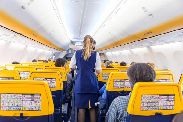 Stewardess serving passangers on Ryanair airplane flight on 14th of December, 2017 on a flight from Trieste to Valencia. — Stock Photo, Image