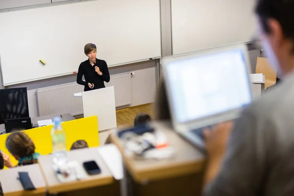 Föreläsning vid universitetet. — Stockfoto