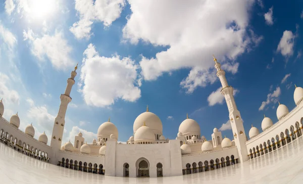 Scheich-Zayed-Moschee, Abu Dhabi, Vereinigte Arabische Emirate. — Stockfoto