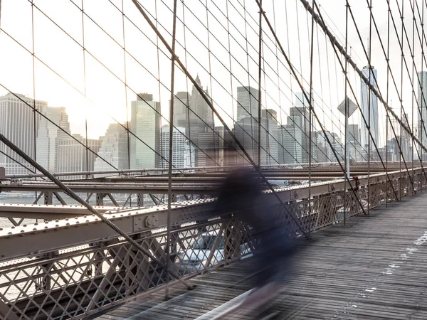 Brooklynský most při západu slunce, New York City. — Stock fotografie