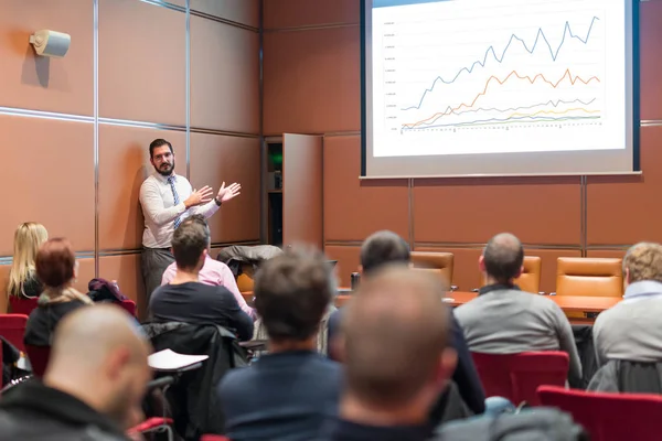 Speaker Giving a Talk at Business Meeting. — Stock Photo, Image