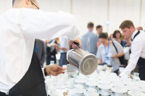 Koffiepauze tijdens bijeenkomst van de conferentie. — Stockfoto