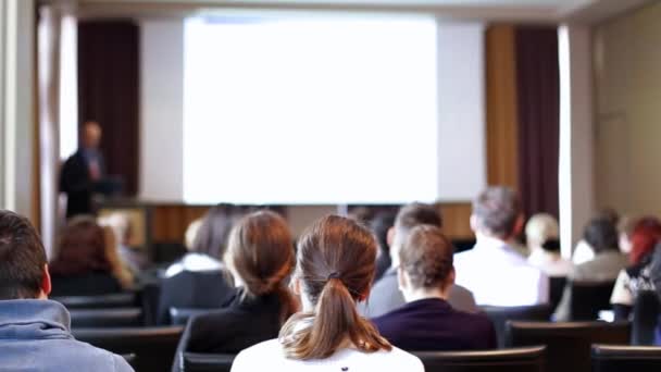 Public speaker giving talk at business event. — Stock Video