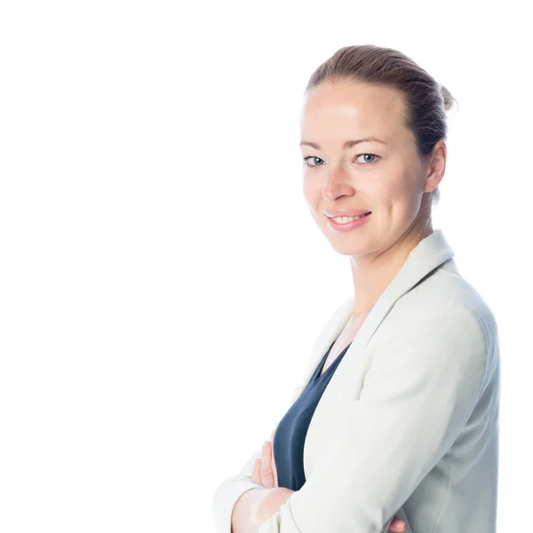 Business woman standing with arms crossed against white background. — Stock Photo, Image