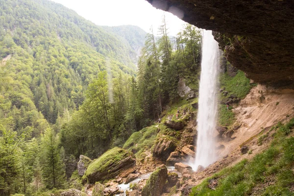 Pericnik 瀑布在斯洛文尼亚阿尔卑斯山秋季, Triglav 国家公园 — 图库照片