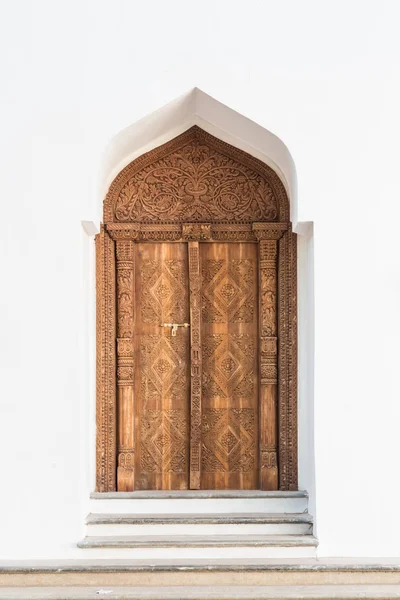 Gammal arabisk dörr i Marocko. — Stockfoto