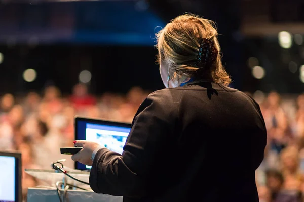 Female public speaker giving talk at Business Event. — Stock Photo, Image