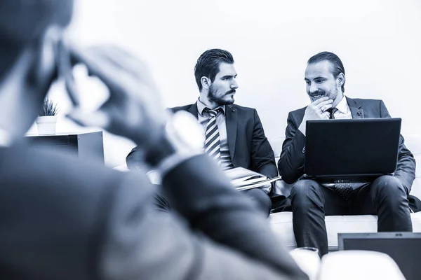 Vállalati üzleti csapat és menedzser az üzleti találkozón. — Stock Fotó
