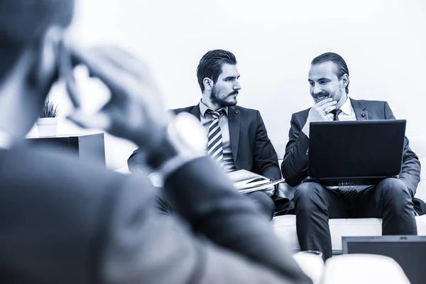 Equipe de negócios corporativa e gerente em reunião de negócios. — Fotografia de Stock