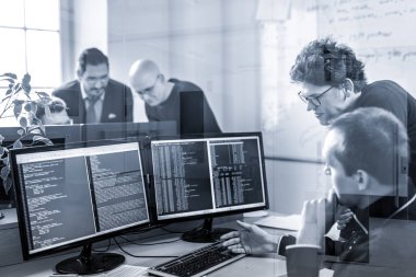 Başlangıç iş problem çözme. Masaüstü bilgisayar üzerinde çalışan yazılım geliştiriciler.