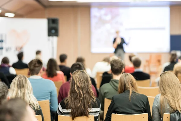 Female speaker giving presentation on business conference. — Stock Photo, Image