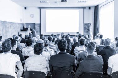 İş konuşmacısı iş konferansında konuşma yapacak..