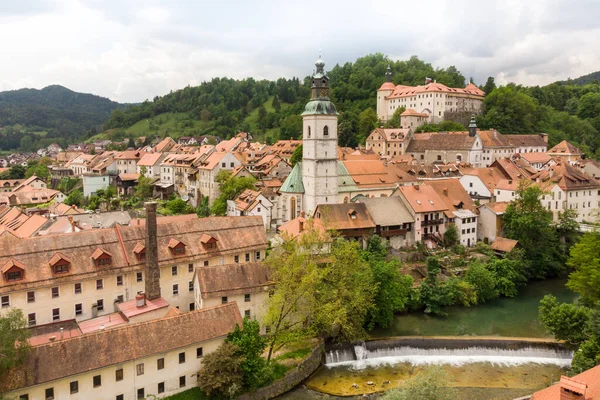 Panoramatický letecký pohled na středověké staré město Skofja Loka, Slovinsko — Stock fotografie